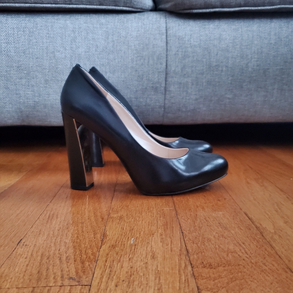 Nine West Black Leather & Gold Pumps